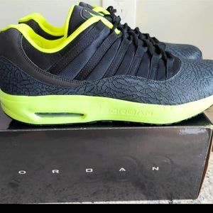 Air Jordan Comfort XI VIZ AIR, BLACK Mens Size 13. NEVER WORN!